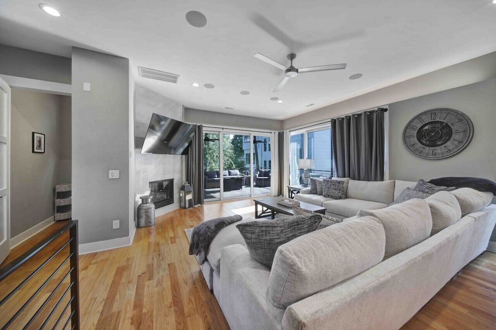 906 Westbrook B · City Views RoofTop Hot Tub & Short Walk to Stadium - שרלוט - סלון