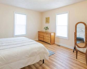 Friendly family with. Sweet home - Salem - Bedroom