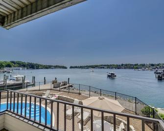 Charlevoix Condo #114 in Downtown Charlevoix - Charlevoix - Balkon