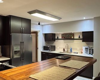 The Conclave Experience - 2 bed, 1.5 Bath - Indianapolis - Keuken