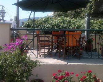 Pfaffenhofen - Asprovalta - Innenhof