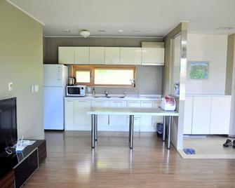 Daegwallyeong Sheep Village Pension - Gangneung - Kitchen