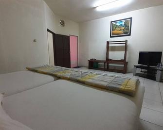 Hotel Angkasa Raya - Tongging - Habitación