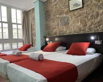 Hostal Hotil - A Coruña - Schlafzimmer