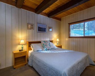 Charming West Shore Chalet, Great Location, Close to the Lake, Hiking and Biking - Tahoma - Bedroom