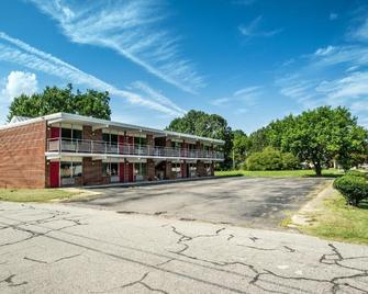 Coach House Inn - Edenton - Building