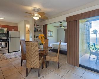 Sealodge F1 - ocean views + ground floor convenience, cute inside, affordable - Princeville - Dining room
