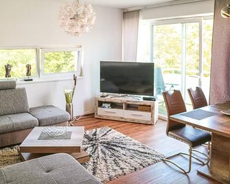 2 Bedroom Nice Apartment In Barth - Barth - Wohnzimmer