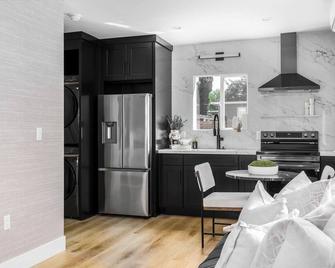 New Luxurious 1BR/1BA! Perfect solo/couple getaway - Santa Ana