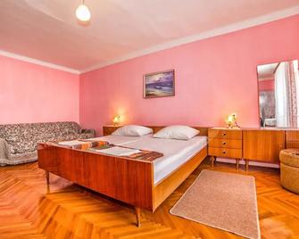 Holiday House Laura Crikvenica - Crikvenica - Bedroom