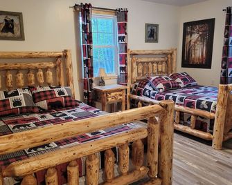 Wildwood cabin at Paradise in the Woods on the Buckhannon River - French Creek - Bedroom