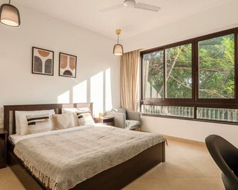 Sunny 1br Retreat Steps From Candolim Beach - Candolim - Bedroom