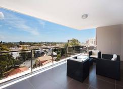 The Junction Palais - Modern and Spacious 2BR Bondi Junction Apartment Close to Everything - Sydney - Balkon