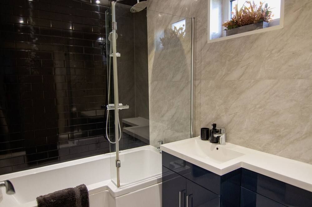 Hilltop Apartment - Salisbury - Bathroom