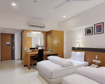 Hi 5 Hotel & Experience - Nashik - Camera da letto