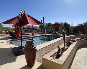 Experience tranquility, nature and donkeys in our New River guesthouse - New River - Pool