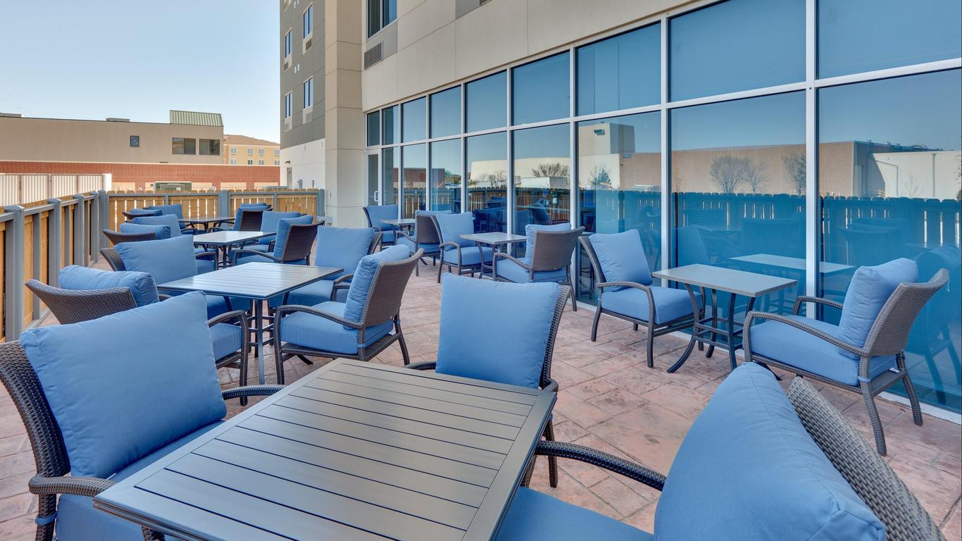 Holiday Inn Express & Suites Plano East