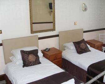 Phoenix Hotel - Chard - Спальня