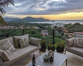 Solar Hot tub, Walk to Beach, Daily Housekeeping Included - Playa Matapalo - Balcón
