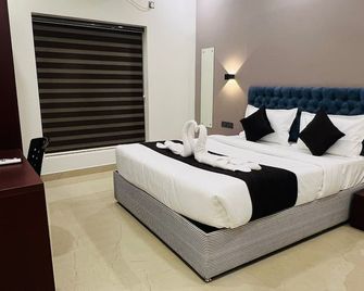 The Lotaz Hotel - Kochi - Bedroom