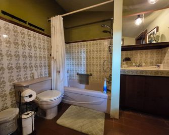 Guesthouse Refuge du Poète Montreal-Longueuil - Longueuil