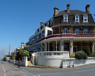 The Woodvale - Cowes - Building