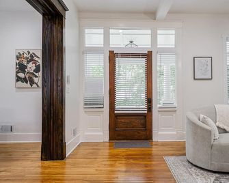 Beautiful Home Located In Norcross - Norcross