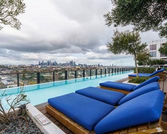 Modern 1 Bed Opposite Racecourse - Melbourne - Pool