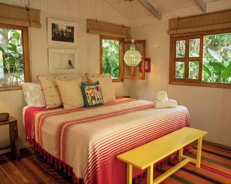Surf Casitas - Mid Tide Bungalow - Tambor - Habitación