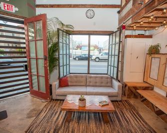 Podshare East Hollywood - Los Angeles - Living room