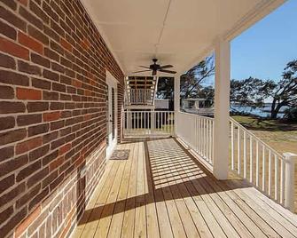Waterfront Gem in the heart of James Island! - Charleston - Balcony