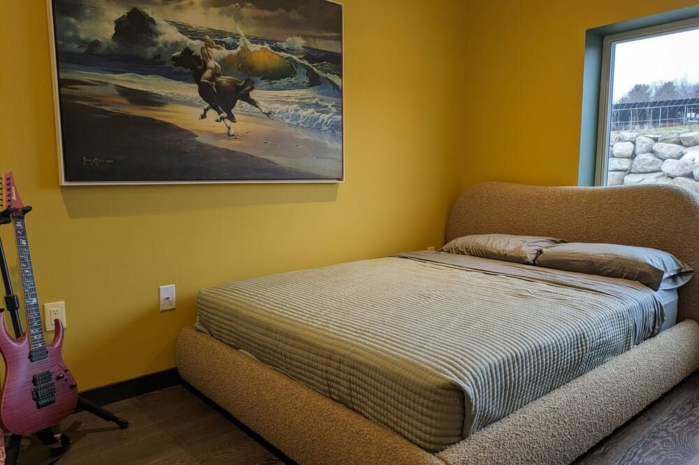 Modern luxury ski/golf paradise! 36 hole adjacent, 5 miles to skiing, 21ft spa! - Malone - Slaapkamer