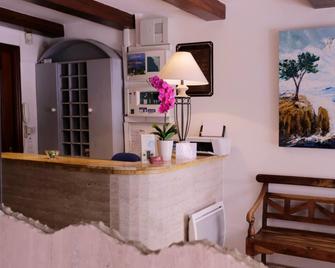 Hotel Playa - Saint-Tropez - Front desk