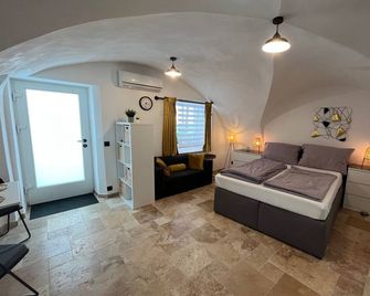 Entzückendes Studio im Herzen von Wiener Neustadt - Wiener Neustadt - Dormitor