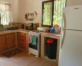 Small finca in Lepanto near Jicaral in the province of Puntarenas in Costa Rica - Lepanto - Cocina