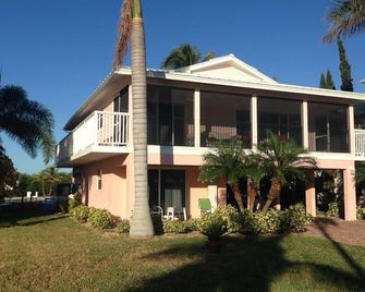 The Bokeelia Boathouse, waterfront, Boat Dock, Pine Island, Florida - Bokeelia - Building