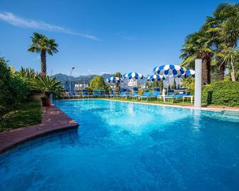 Hotel Cristallo - Malcesine - Pool