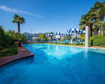 Hotel Cristallo - מלצ'זינה - בריכה