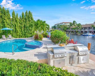 One-Bedroom Suite Heated Pool Dock Access Quiet Neighborhood Saltaire Two Resldences - فورت لاودردال - حوض السباحة