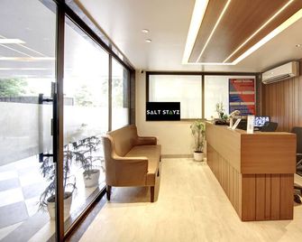 Saltstayz Select - Unitech Cyber Park - Gurugram - Front desk