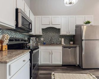 The Sanctuary Company Johnson City - Johnson City - Kitchen