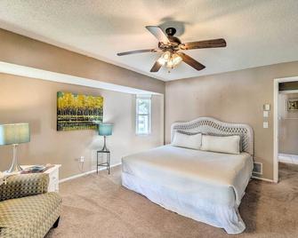 4 Mi to Beaches Home with Lanai and Yard in Venice! - Venice - Bedroom