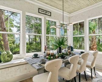 Halcyon Dayz by Avantstay New Build w/ Pool Access - Freeport - Comedor