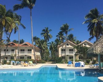 Fabulous Condo steps from the private beach and beach-side pool. - Samaná - Alberca