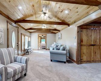 Morganton Escape - Morganton - Living room