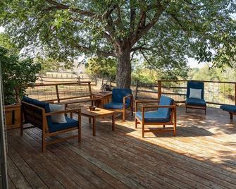 Wind River Place - with Hot Tub, Mountain views! - Lander - Patio