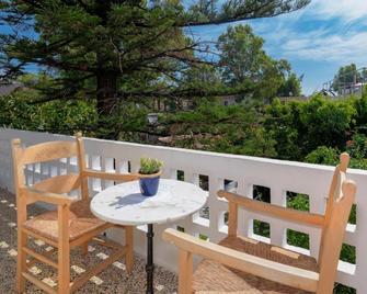 Haris Rooms - Georgioupoli - Balcón