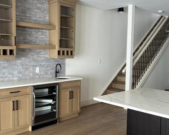 Anchor down on your private Beachfront Cottage - Amherstburg - Kitchen