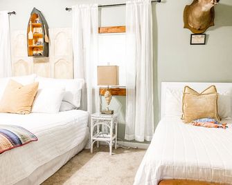 Rods Reel Fishing Cabin - Guntersville - Bedroom