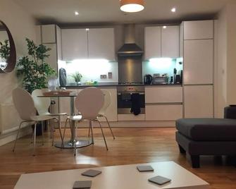 Hunsaker Suite - Reading - Kitchen